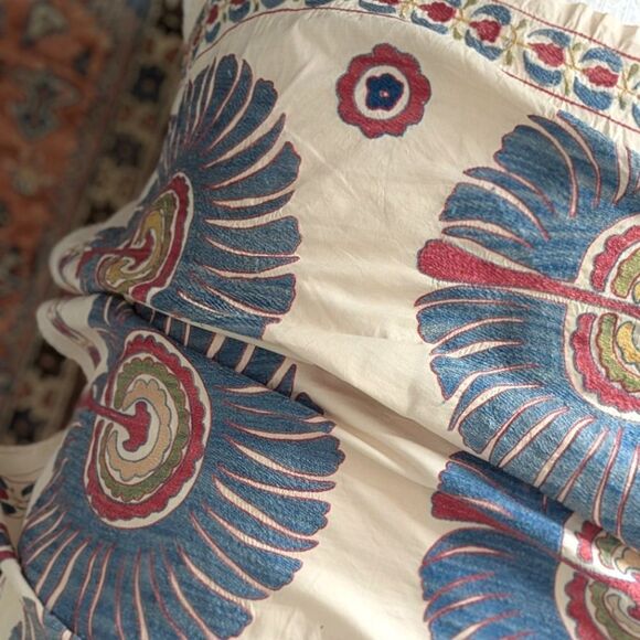Vintage Hand Embroidered Suzanni - Picture 1 of 9